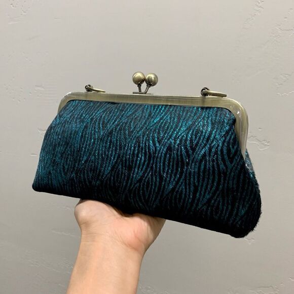 Handmade Real hair-on-cowhide Pattern Printed Kisslock Clutch/Crossbody - Picture 9 of 15